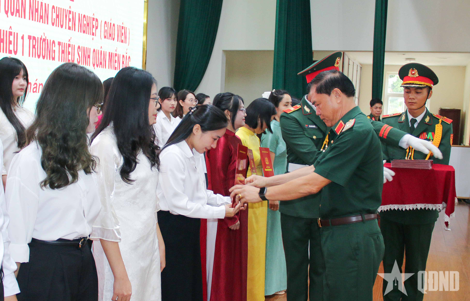 Quân khu 2 tuyển dụng giáo viên vào Phân hiệu 1, Trường Thiếu sinh quân miền Bắc

